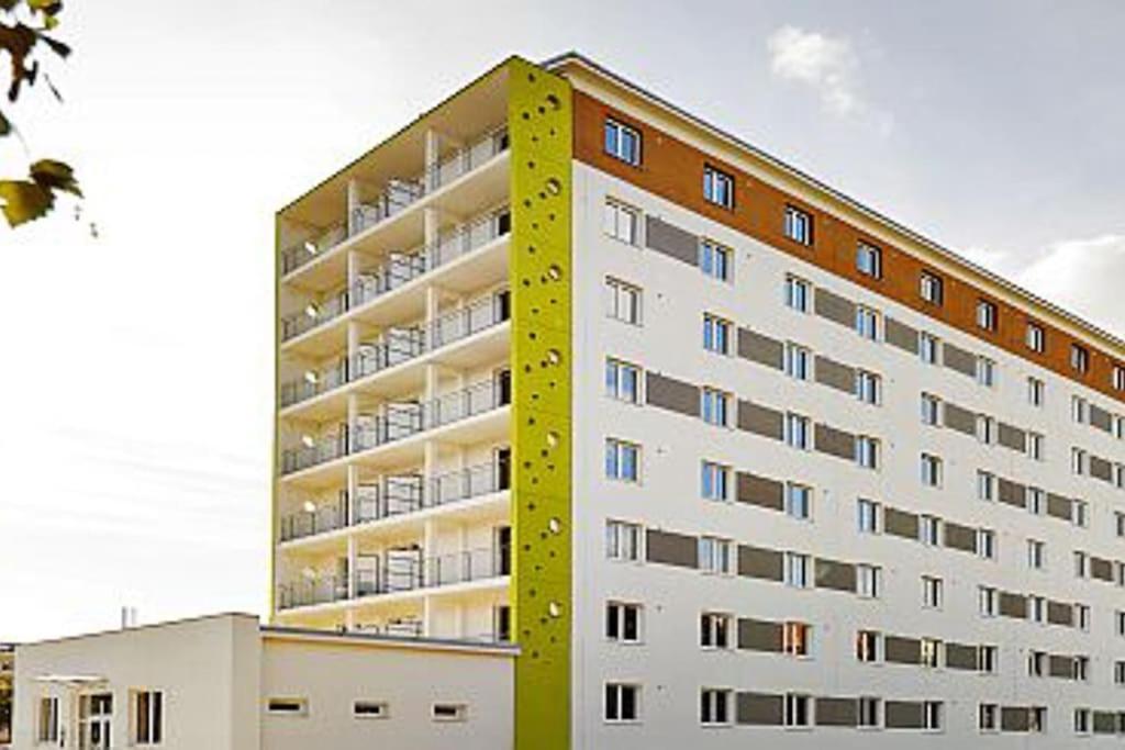 Moderny Apartman S Parkovanim Братислава Экстерьер фото
