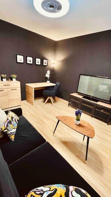 Moderny Apartman S Parkovanim Братислава Экстерьер фото