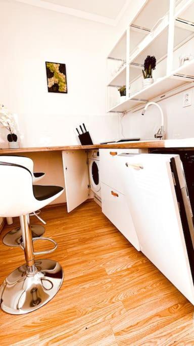 Moderny Apartman S Parkovanim Братислава Экстерьер фото