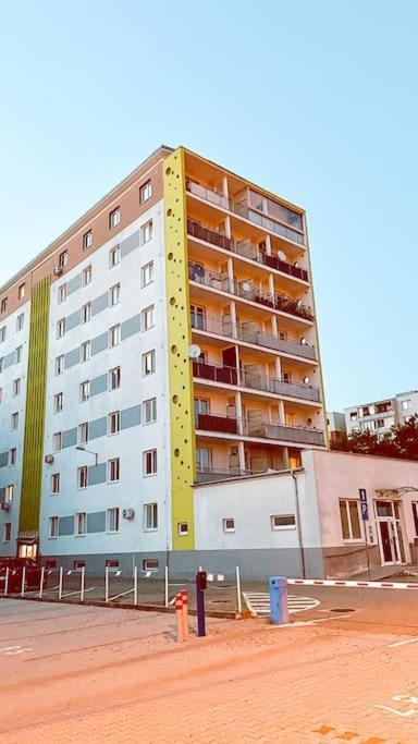 Moderny Apartman S Parkovanim Братислава Экстерьер фото