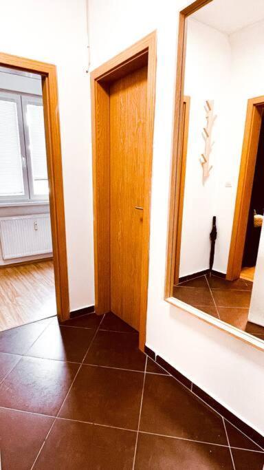 Moderny Apartman S Parkovanim Братислава Экстерьер фото