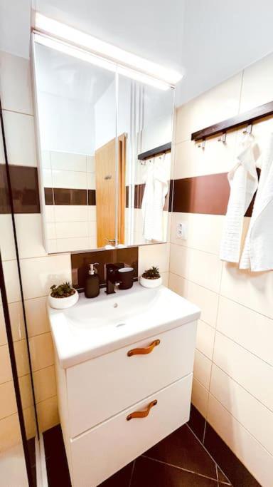 Moderny Apartman S Parkovanim Братислава Экстерьер фото