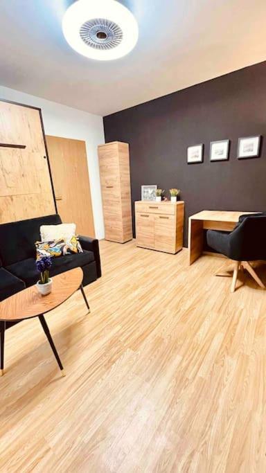 Moderny Apartman S Parkovanim Братислава Экстерьер фото