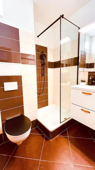 Moderny Apartman S Parkovanim Братислава Экстерьер фото