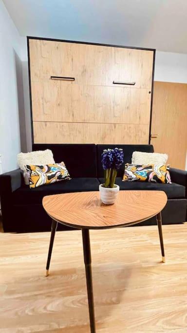 Moderny Apartman S Parkovanim Братислава Экстерьер фото